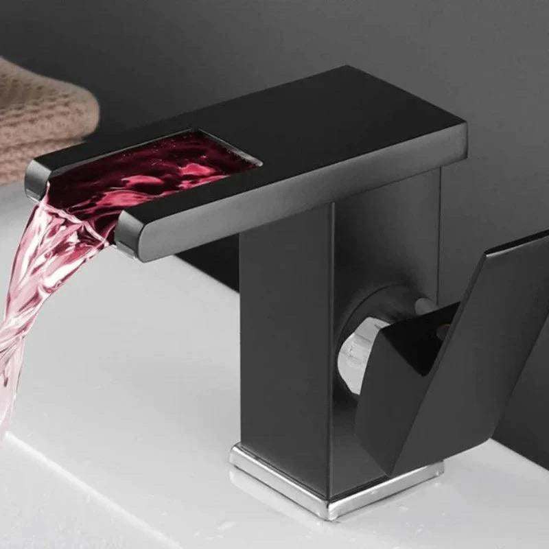 Torneira para Banheiro em Cascata LED Noble